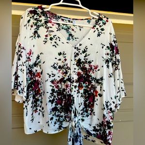 The LUQ Rhee Tie Front Top floral size large